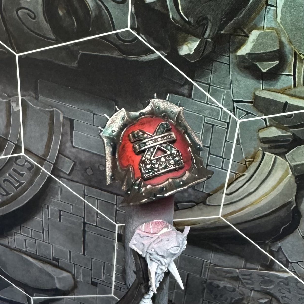 Next up on the painting desk a new army #worldeaters this is the test mini so I thought I’d start with a Demon Prince to nail the armour for the scheme. #Wip

#warhammer40000 
#PaintingWarhammer 
#warmongers
#warhammer40k 
#warhammercommunity
#EATBATS
#worldeaters40k