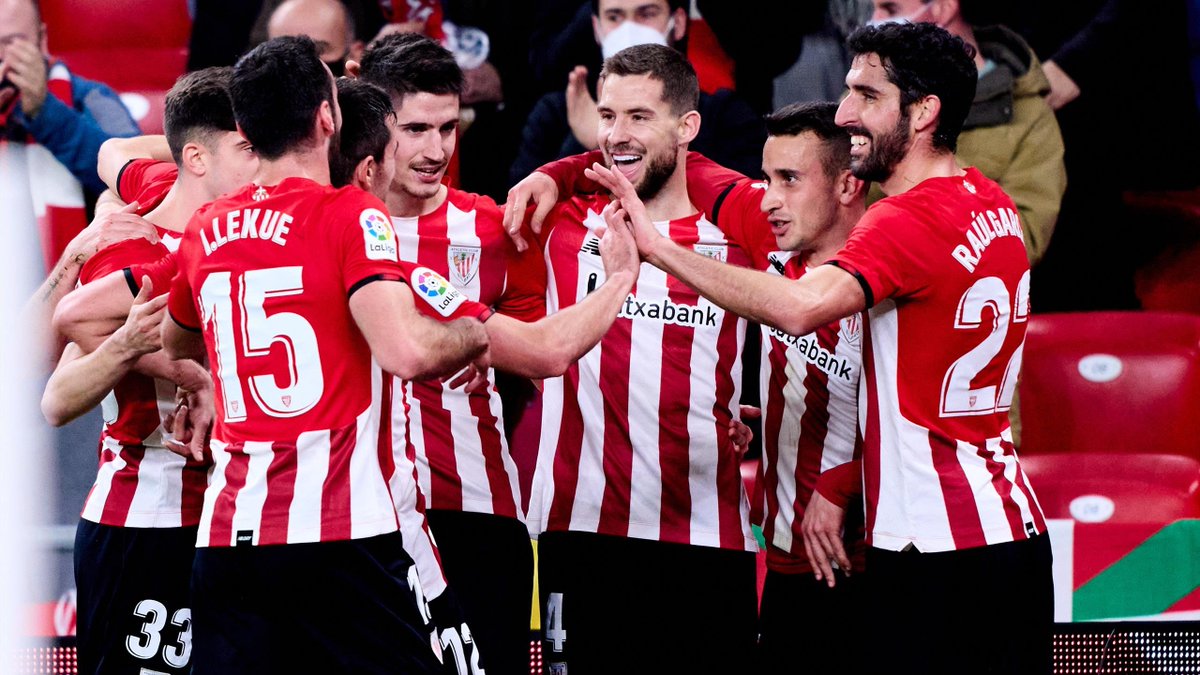 garistengah_id's tweet photo. Athletic Bilbao adalah salah satu klub yang unik di Liga Spanyol.

Alih-alih membeli pemain bintang dengan dana yang tidak sedikit, mereka lebih memilih mencetak bintangnya sendiri.

Apa keunikan lain? Bagaimana sejarah klub itu? Sebuah utas lengkap seputar Athletic Bilbao~ https://t.co/SeHZu2hxDj