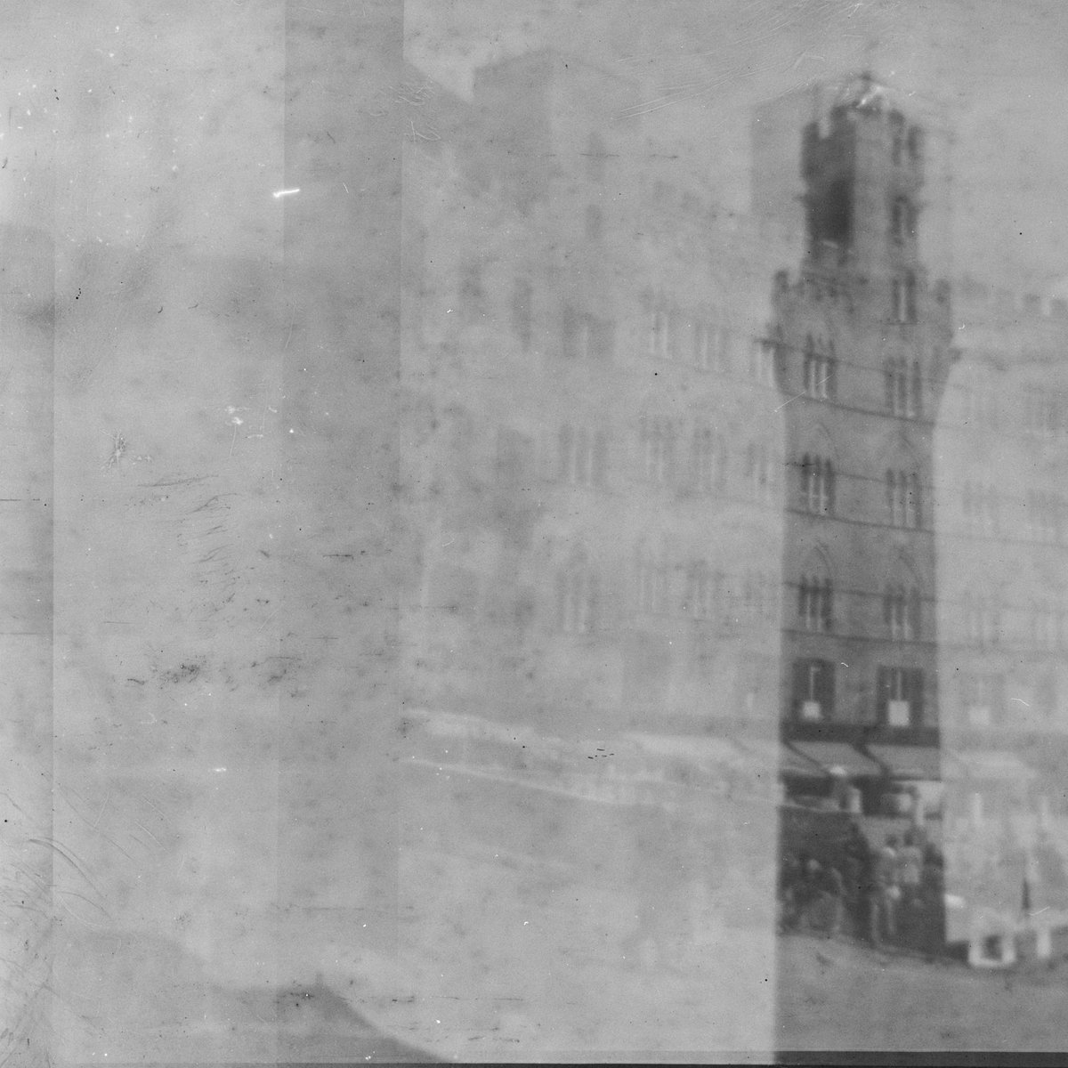 _triplo's tweet photo. Eccoci qui due anni e mezzo dopo, altri due rullini trovati in due vecchie fotocamere comprate ai mercatini... Ma stavolta posso mostrare i risultati. Purtroppo uno dei due era bruciato e l'altro è stato usato male (non avvolto tra uno scatto e l'altro). E questo è quanto https://t.co/RkrWfB2gwD