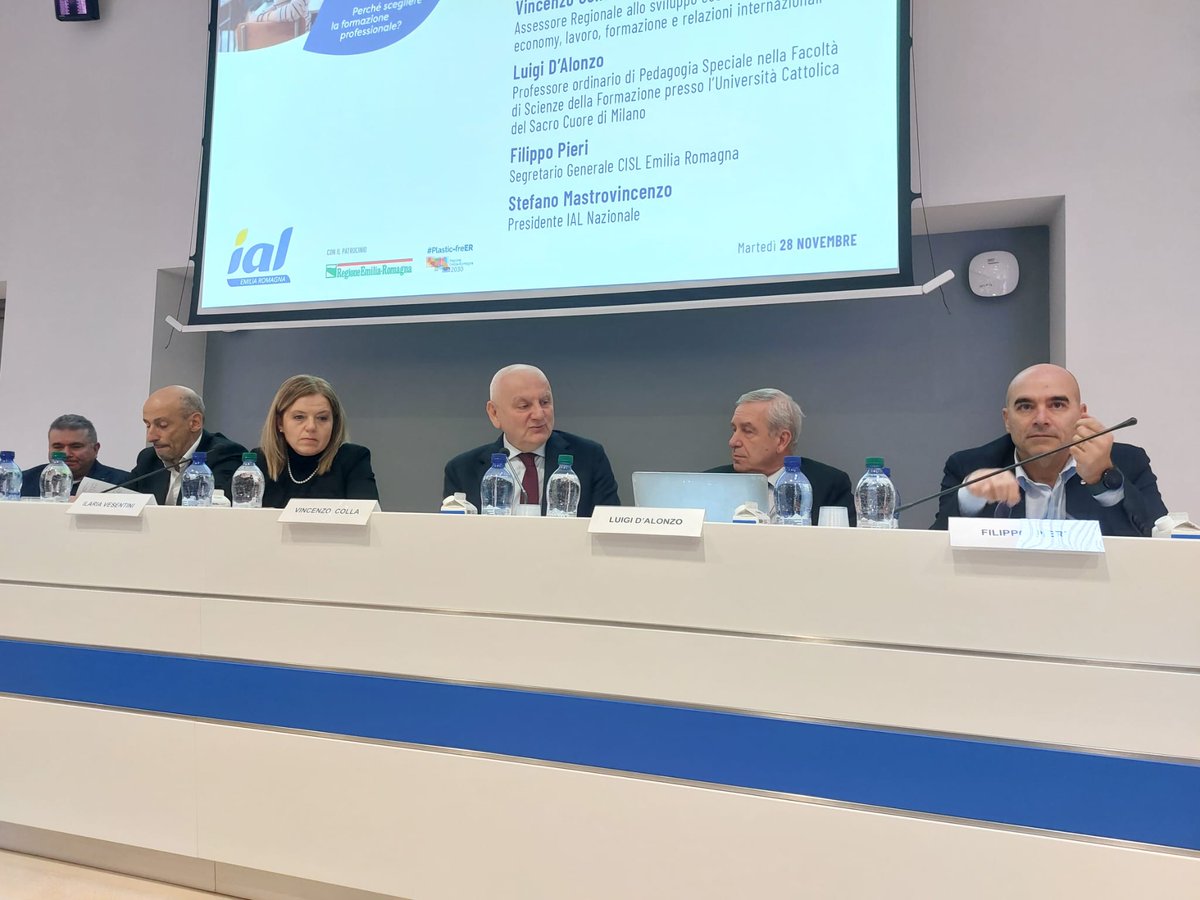 Cisl_ER's tweet photo. #Bologna @filippopieri all'iniziativa dello Ial #EmiliaRomagna sulla #formazione:🗣"Le aziende devono porsi il problema della qualità del #lavoro: sono ancora troppi i #giovani costretti a fare lavori precari e sottopagati, privi di valore aggiunto e di prospettiva professionale" https://t.co/YLpeRh2bq7