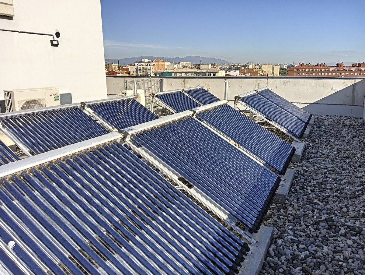 GRenovables's tweet photo. Encara no has fet el manteniment de la teva solar tèrmica a la teva comunitat de veïns i veïnes?  

🔧🔥🔧

Som experts en manteniments d’instal·lacions d’energia solar tèrmica en blocs de pisos i habitatges.  

A més connectem telemàticament les instal·lacions.📱

Contacta'ns! https://t.co/DPw0EA3XqW