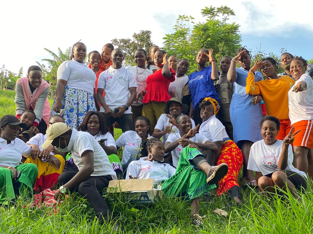 WesternD9213's tweet photo. We are hitting the streets..
We are Western Cluster
We are here to stay
Serve the world, Impact communities and Change our stories... Making every moment count  @atwookientale @EmmaLukeera @RotaractD9213 @RctKabarole
#WesternClustertotheworld 
#WesternclusterRetreat23 https://t.co/FBG5HwrSfw