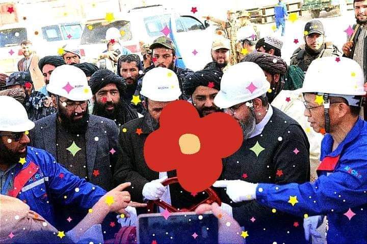 FatihAfghan2's tweet photo. ماشاءالله جار دشم
وطن جوړونکوو خو بیا نن څه کړي دي
د تېلو استخراج پرانیسته یې وکړه. https://t.co/qOwgmsWqaG