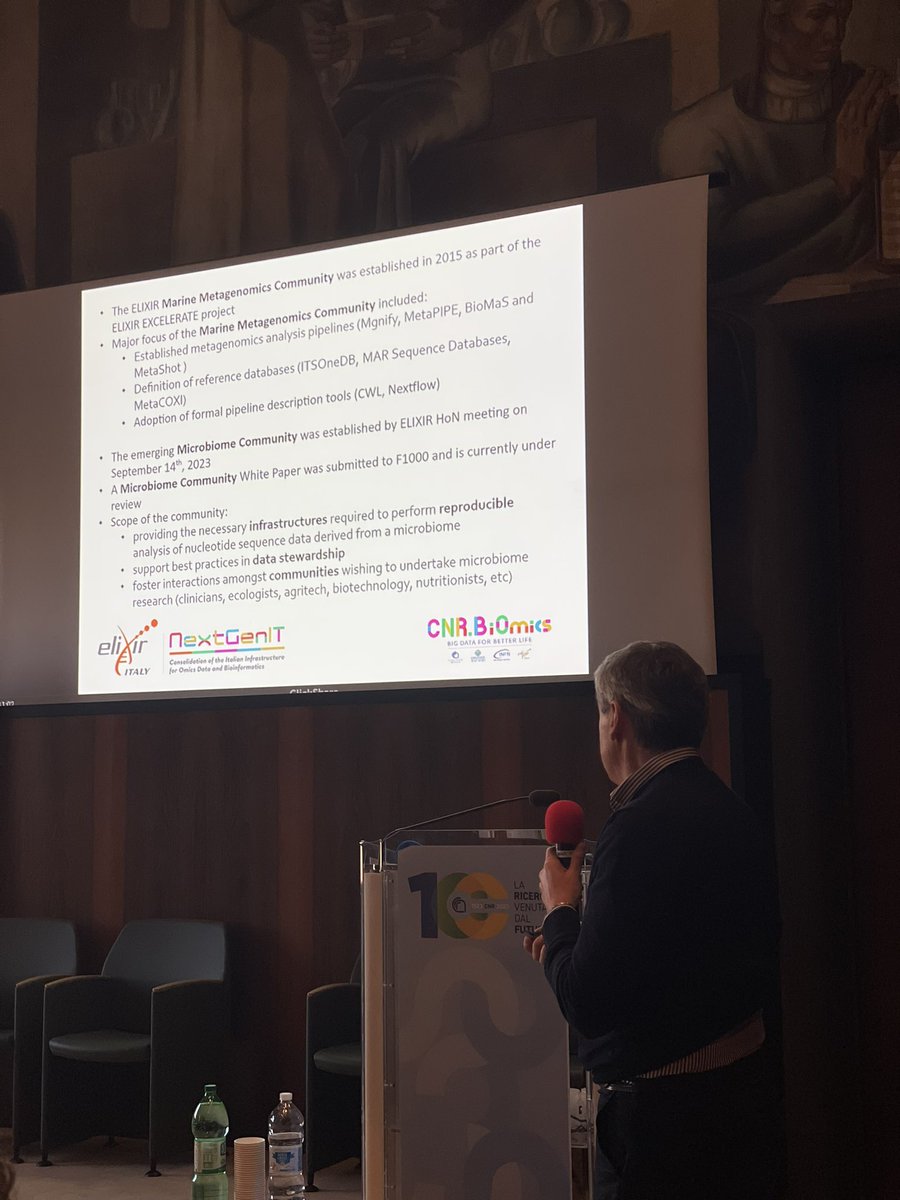 Claudio Donati explains the recent shift from the Marine Metagenomics Community to the new Microbiome community at the ELIXIR-IT All Hands Meeting.#AHM 

 @donati_claudio  #microbiome