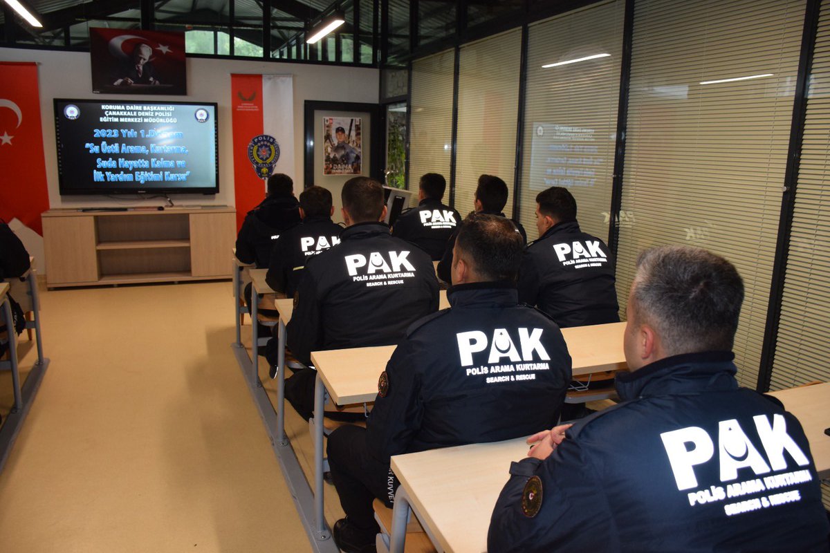korumadb's tweet photo. Koruma Daire Başkanlığımıza bağlı Çanakkale Deniz PEM Müdürlüğümüz tarafından düzenlenen Polis Arama Kurtarma (PAK) personeline yönelik 2023. yılı 1. Dönem Su Üstü Arama, Kurtarma, Suda Hayatta Kalma ve İlk Yardım Eğitimi Kursu başlamıştır.

#KorumaDaireBaskanligi https://t.co/20ubTizgyY
