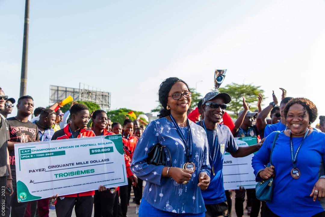 #GouvBenin | #Wasexo | #SportsBenin | ⚽🏆 Championnat Africain de Football Scolaire @UfoawafuB U15 : De retour au bercail, les #Guepardeaux reçoivent les honneurs de la Nation

De retour au bercail le lundi 27 novembre 2023 après leur brillante participation à l'édition 2023 du