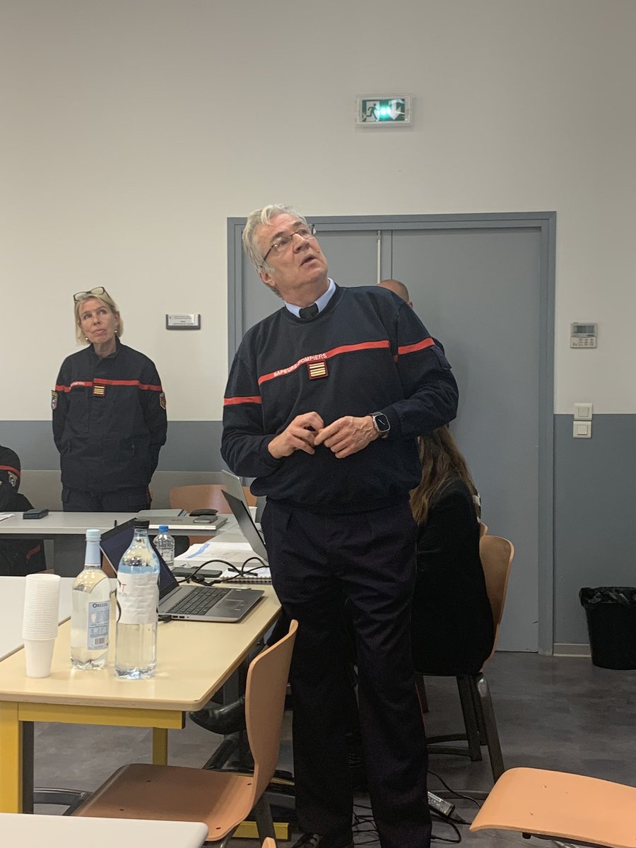 sis_2b's tweet photo. #Territorialisation des SIS : S’engager sur une voie commune : présentation des axes stratégiques :
✅ Sous direction Santé
✅ Ressources humaines
✅ Systèmes d’information et de communication
✅ Opérations https://t.co/u5auVIyvgz