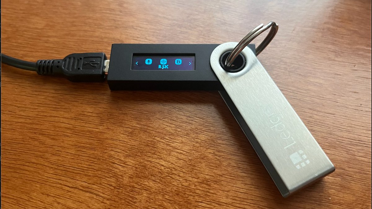 ¿Problema al usar #Ledger con #Rootstock ?
 
Muchas, pero muchas veces se resuelve borrando cookies y el cache en Chrome.