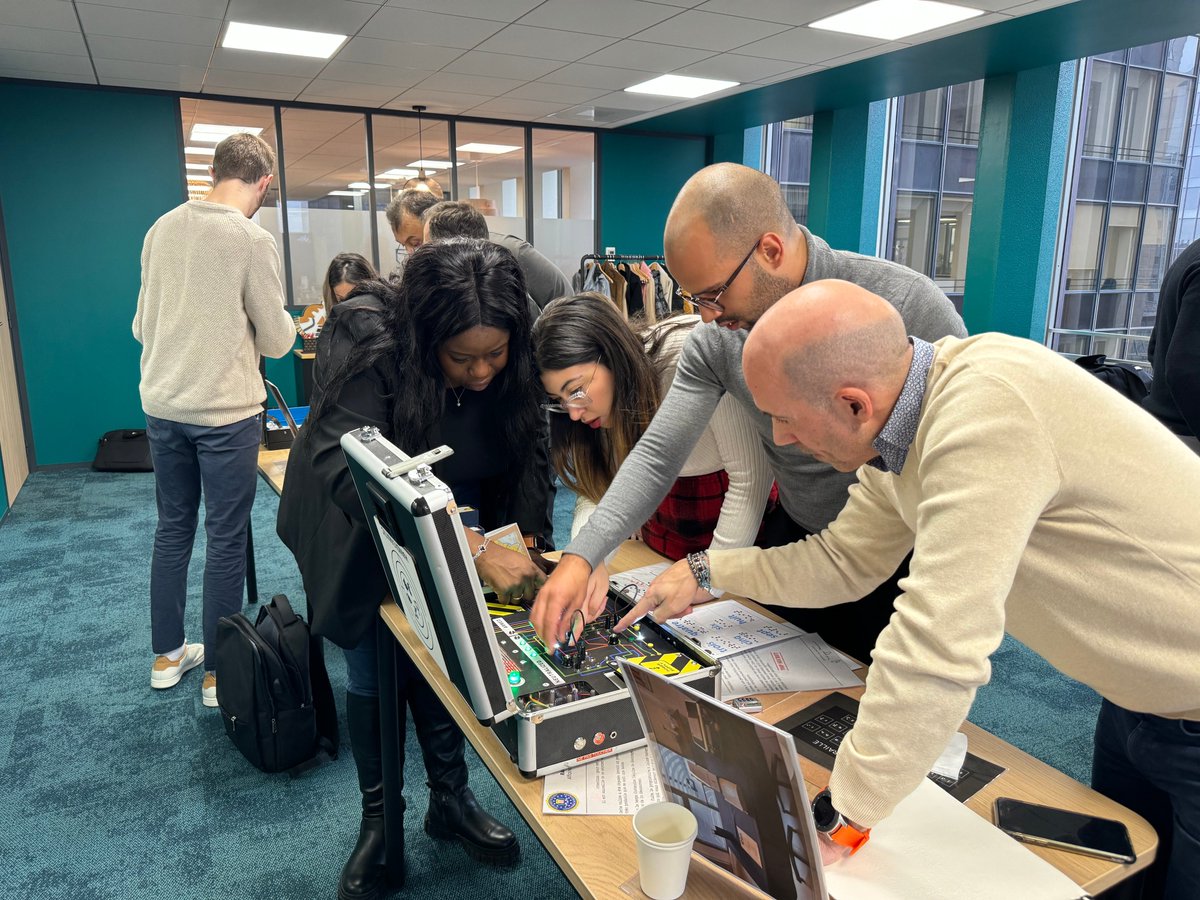 Quanteam's tweet photo. Retour sur la Semaine #SEEPH2023  ! Dans le cadre de l'initiative #RHMobile,  l'équipe RH du Groupe RAINBOW PARTNERS s'est mobilisée pour venir à la  rencontre de nos collaborateurs afin de les  sensibiliser au #Handicap. Escape Game, soirée "Dans le Noir", Silent Party... https://t.co/L04ePITb8g