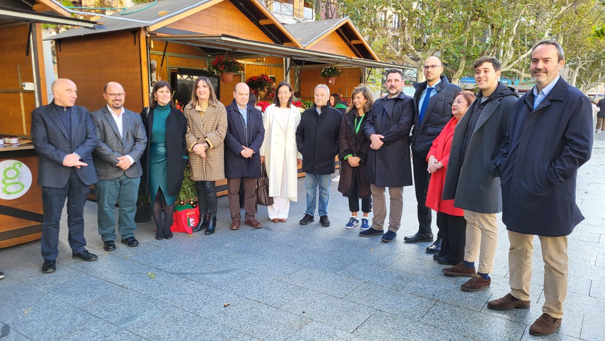 AlbertoXAragon's tweet photo. 🥰🎄Visitamos el XIII Rastrillo Navideño de @somosatades, una oportunidad para demostrar la solidaridad de la sociedad con una entidad que trabaja por los derechos de las personas con discapacidad. #Atades #RastrilloNavideño https://t.co/IVPxK0aY1I