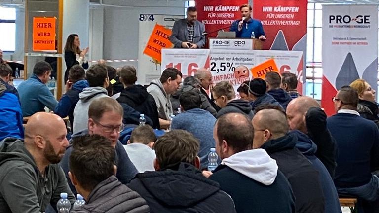 Reini_Binder's tweet image. Metaller-KV: Die Streikbewegung für einen fairen Lohnabschluss ist riesig. Heute und am Mittwoch sind es noch rund 140 Betriebe, in denen bis zu 24 Stunden die Arbeit niedergelegt wird. #Herbstlohnrunde #PROGE