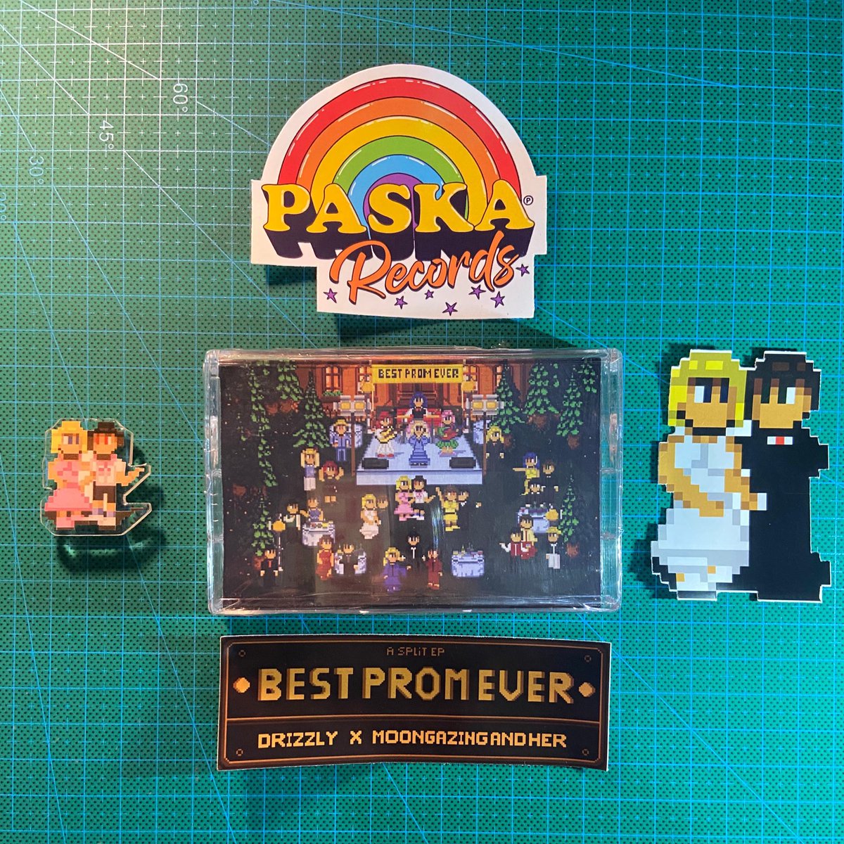 kaset split drizzly x moongazing and her ada sisa 2 lagi gais kalau mau dm aja ya harganya 80k 

pengirimannya dari Medan sapa tau ada temen2 dari sumatera yang mau beli, jadi ongkirnya lebih murah 🫶🏼