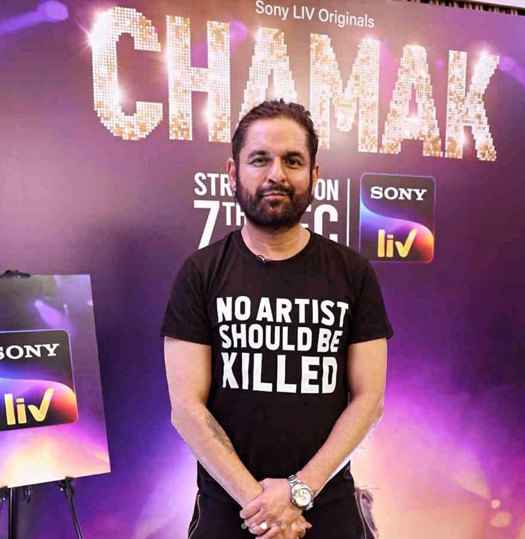 "In #Chamak, witness the unfolding drama as Kaala, an artist from Canada, seeks family and justice in the heart of Punjab. Sidhu Moosewala's music amplifies the intensity. #SidhuMoosewalaXChamak"
<a href="/iSidhuMooseWala/">Sidhu Moose Wala</a>
<a href="/JugrajRohit/">Jugraj Rohit</a> <a href="/GippyGrewal/">Gippy Grewal</a> 
youtu.be/NlwkarrXeco?si…