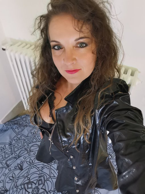 Viens vite d'abonner 😍 Mes VID&Eacute;OS : https://t.co/skPE5TY2Uj https://t.co/GJ2a99rpeZ