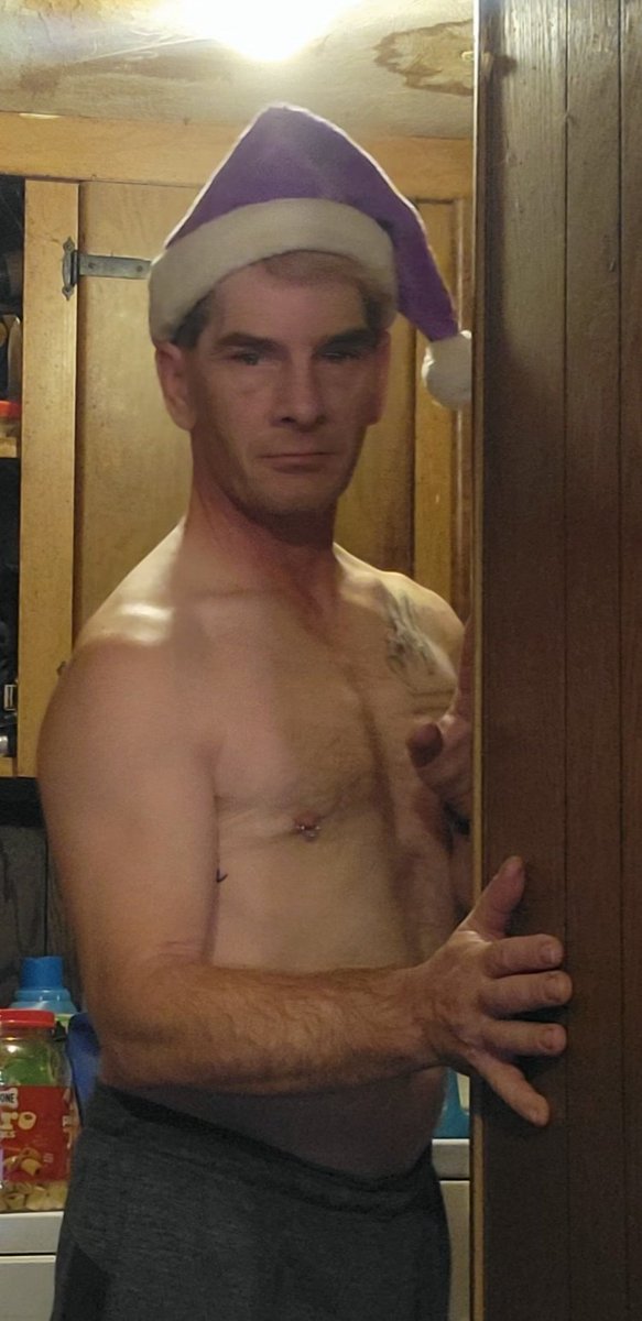 DBags63772127's tweet photo. Cum play with the elf in sweatpants ♥️ #malebody #bodypositively #horny #naked #nude #kinky #sexyelf #sexy #gay https://t.co/V5446HqeJW