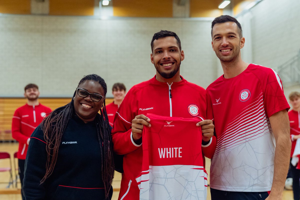 EnglandMMNA's tweet photo. This kit though 😍 

We are so close to our Singapore Tour 

Captain: Kieran Fawbert
Vice Captain: Joe White
Leadership Team: Manish Manoj &amp; Rowan Weaver

📸 @benlumleyphoto

#netballforall #trailblazers #netball #nationsseries https://t.co/KwQhGkuHUN