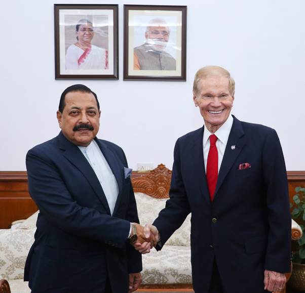 PIB_India's tweet photo. NASA chief calls on Union Minister @DrJitendraSingh, discusses launching joint Satellite with ISRO

India and the US to launch the joint microwave remote sensing satellite for Earth observation, named NASA-ISRO Synthetic Aperture Radar (NISAR), onboard ISRO’s GSLV in the first quarter of next year, says Minister 

Read here: https://t.co/I0FPYoxgih