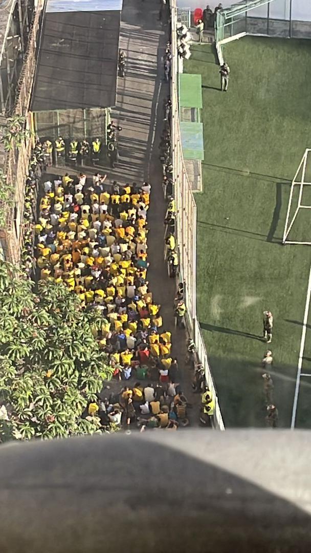 MLobca's tweet image. Esto esta pasando en el Colegio San Agustin  #ElMarques . tienen presos dentro del colegio. Estan violentando los derechos de los niños . Las clases no han sido suspendidas en el colegi,  alli  estan los niños @RCamachoVzla @TarekWiliamSaab @ReutersVzla  @El_Noticiero