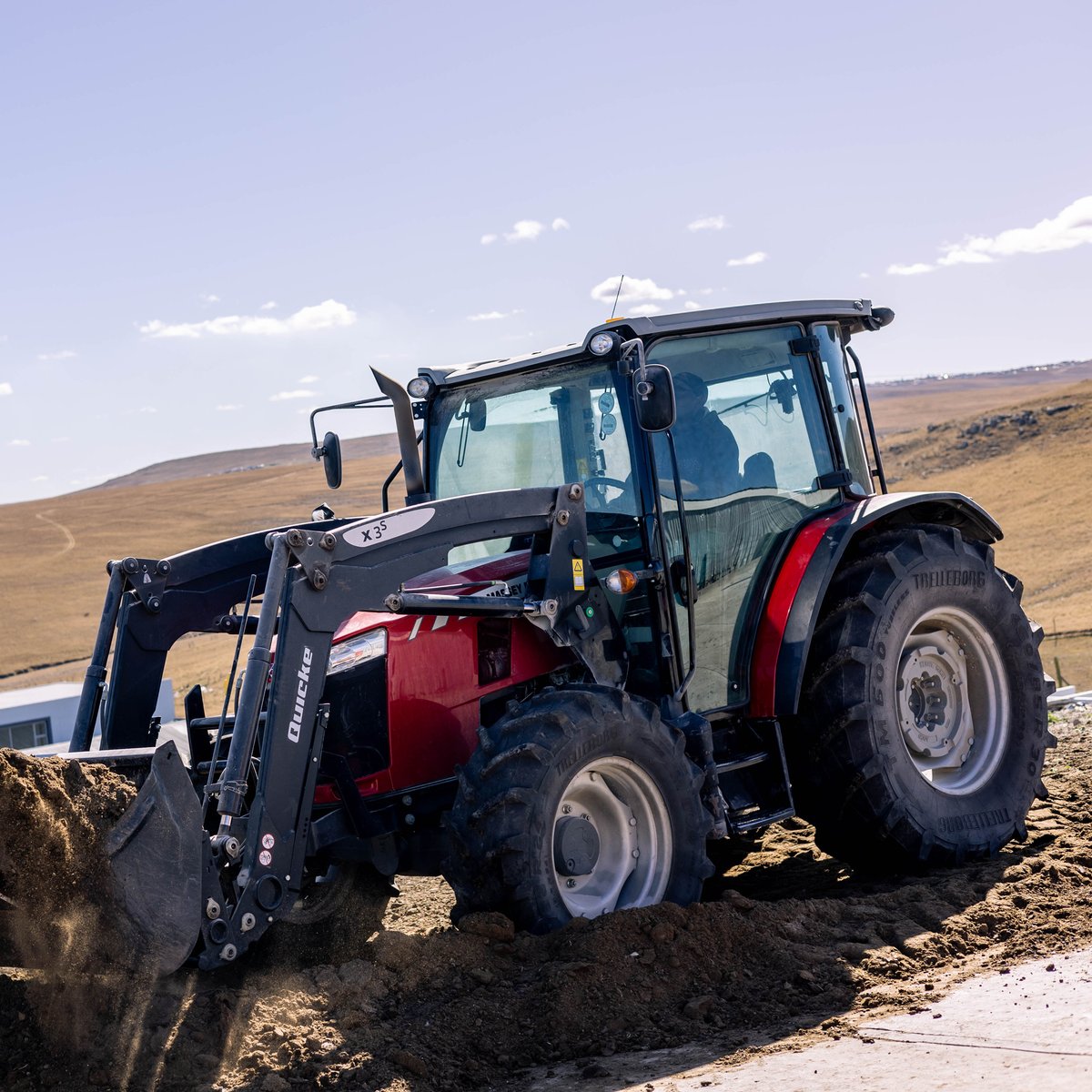 MF_RSA's tweet photo. There is no limit to the range of powered equipment that can be put to work behind the MF 4700 Series tractors. All are fitted with a 35mm/six-spline PTO shaft providing a 540rpm PTO speed and protected by an independent PTO clutch. https://t.co/QF6Gxgu1By