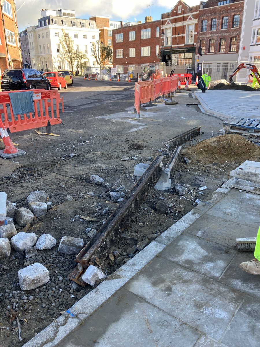 howard thompson tweet media