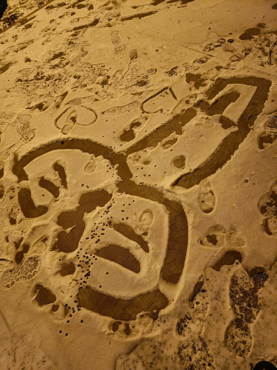 Slicky_writes's tweet image. Зимняя погода вдохновляет народ