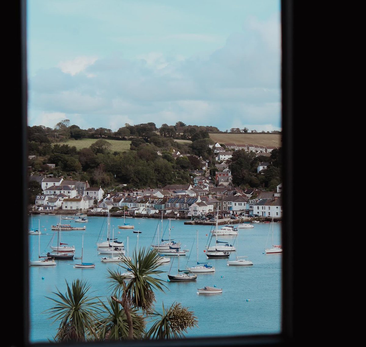 Only the best views served with dinner here at Boaty! • • • #dinnervibes #theboathousefalmouth #menu #winter#eatlocal #eatfresh #drinklocal #drink #pubfood #pubdining #cornwall #dining #lovecornwall #harbourviews #beersofinstagram #explorecornwall #supportlocal #cornishpub