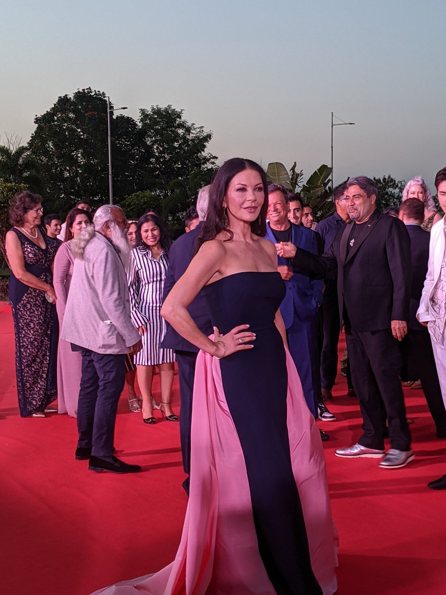 asianculturevul's tweet photo. #MichaelDouglas and #CatherineZetaJones arrive for #IFFI54 #closingceremony #iffi2023 #iffi2023acv now @IFFIGoa https://t.co/F4YRqJe2fx