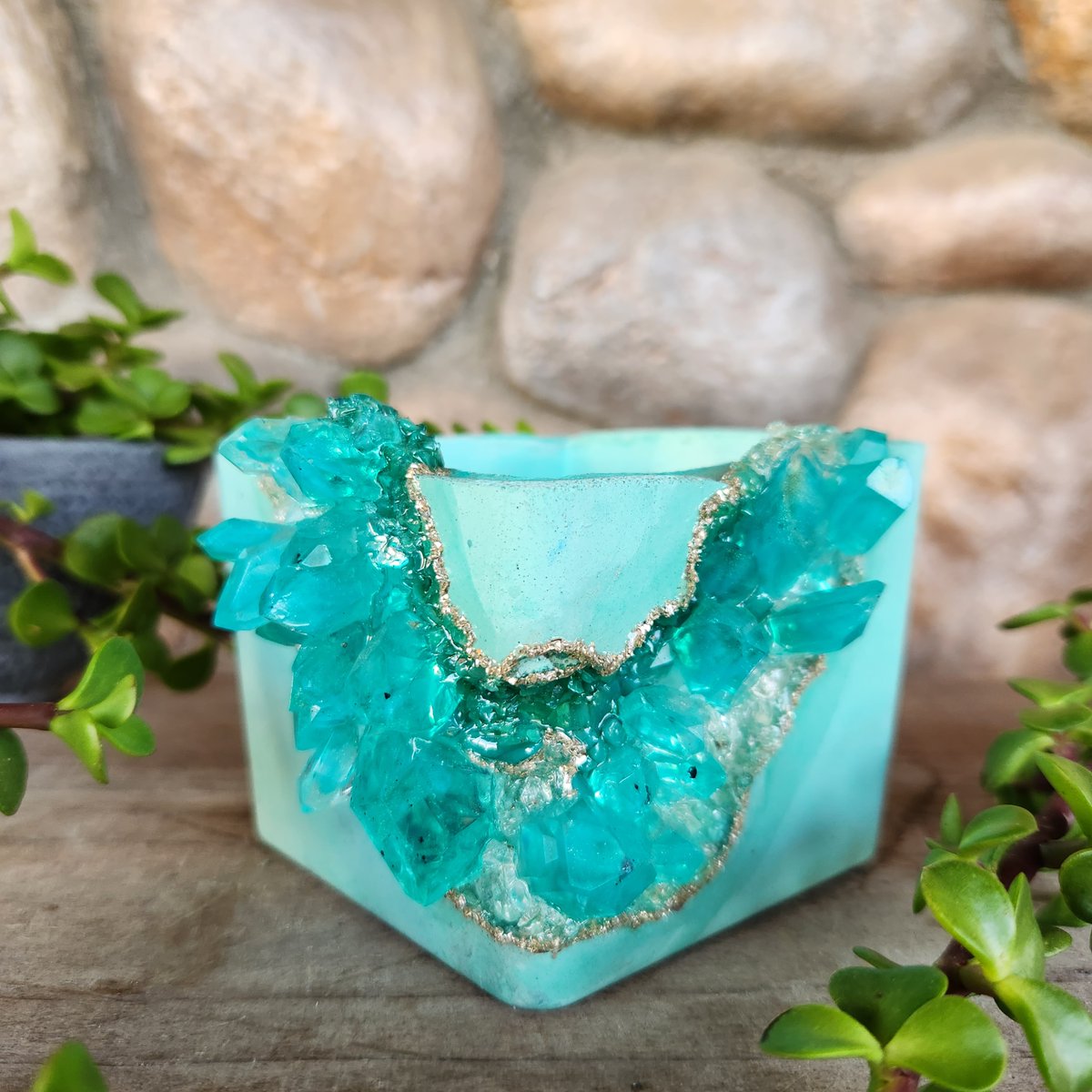 MadPottersBK's tweet photo. Wondering if my handmade crystal pottery will help me get more crystal shards with @Portalcoin
Pot: custom-colored concrete
Crystals: epoxy resin
#womanmade https://t.co/aXwdkhEcmR