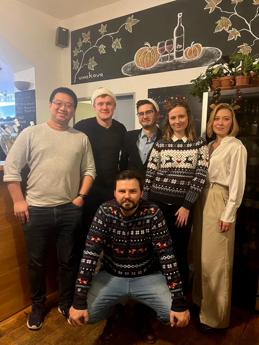 MMlaboratory's tweet photo. It might be a bit early, but who cares :) #electron #microscopy team is already in a festive mood of approaching #Christmas :) https://t.co/mYtyS2rtuu