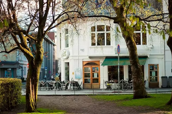 CafeOperaBergen's tweet photo. First and foremost, we are just as much a café, and we believe that we have not only served the first cappuccino in Bergen, but also set a new standard for serving hot drinks. https://t.co/VwFjOAiRdD