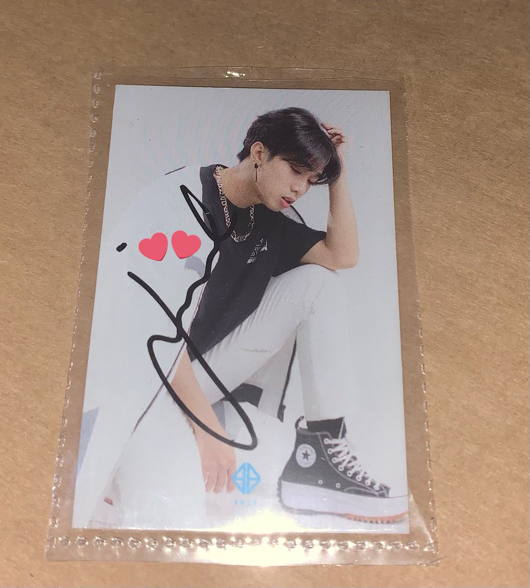 _novieeeeee's tweet photo. WTS LFB ❗️❗️❗️

SB19 Josh Signed Official Photocard 

rfs: need school funds 
dm for the price https://t.co/wGZ1h99QN3