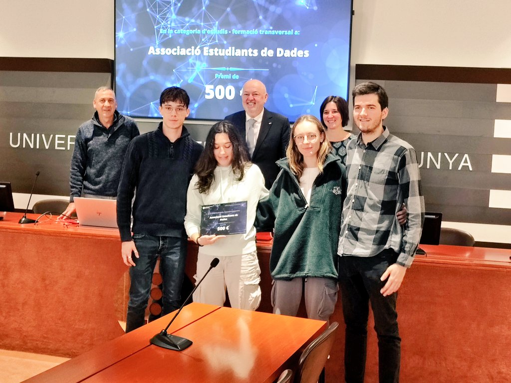 CarmeFenoll's tweet image. VIU LA UNI!.
🏆👩‍💻 Ass. @datastudents - 3a Datathon @FME_UPC
🏆 ✈️Premi @AETerrassa per la Ideathon 
🏆🌎 Erasmus Student Network UPC amb els Welcome Days
🏆✊ Colla castellera de Terrassa @bergants 10🎂
