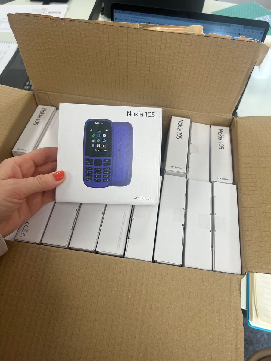 Katedave's tweet photo. Today we’ve been given the Christmas gift of 30 (3-0 THIRTY!) mobile phones from @JemmaHallgreen at Genius Roof Solutions. These will be given to women fleeing domestic violence who have lost their mobile phone due to a controlling partner or as part of evidence gathering. https://t.co/aIO4esx2Vh