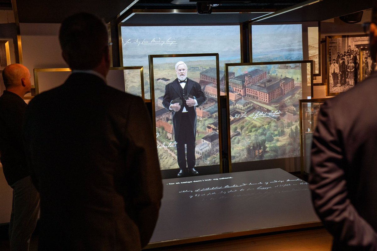 Dansk industrihistorie!
Besøg hos Home of @Carlsberg En imponerende fortælling om J.C og Carl Jacobsens vej fra banebrydende iværksættere på toppen af Valby Bakke til dagens stærke globale brand. Tak for mulighed for at deltage i åbning. Imponerende! #dkpol <a href="/Tmisir/">Tine Kastrup-Misir</a> <a href="/MajkenSchultz/">Majken Schultz</a>