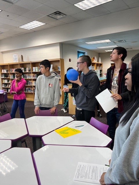 WSHSNNLib's tweet image. Using our new microphone ball to play four corners while practicing in-text citations.  Students thought, paired, and shared before explaining their thinking to the class.  @NNPSWoodside @nnschools