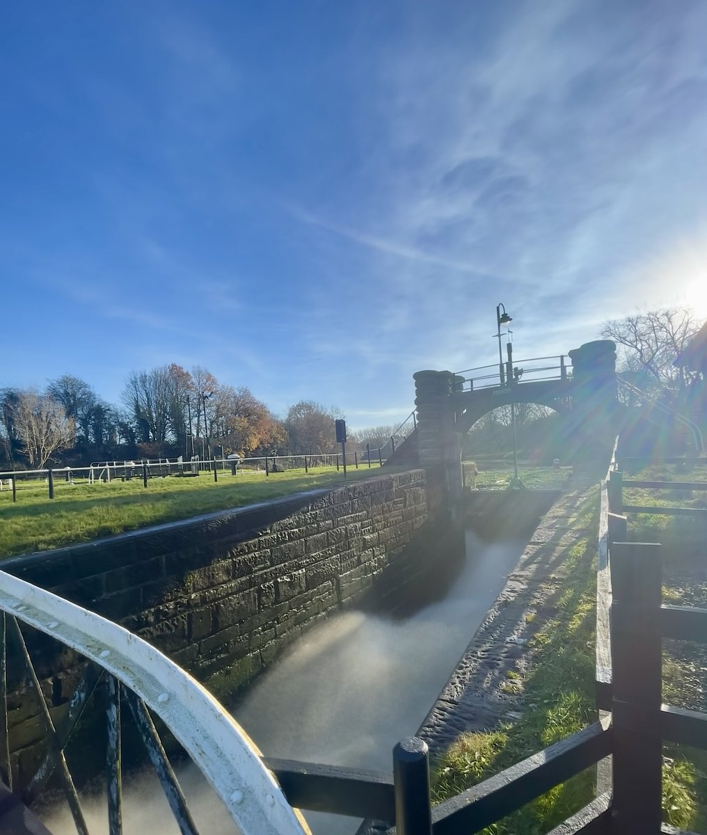 A view of Vale Royal Locks &amp; the River Weaver on today’s walk, brought to you by a pair of muddy boots🥾 #autumn #autumn2023 #autumnwalk