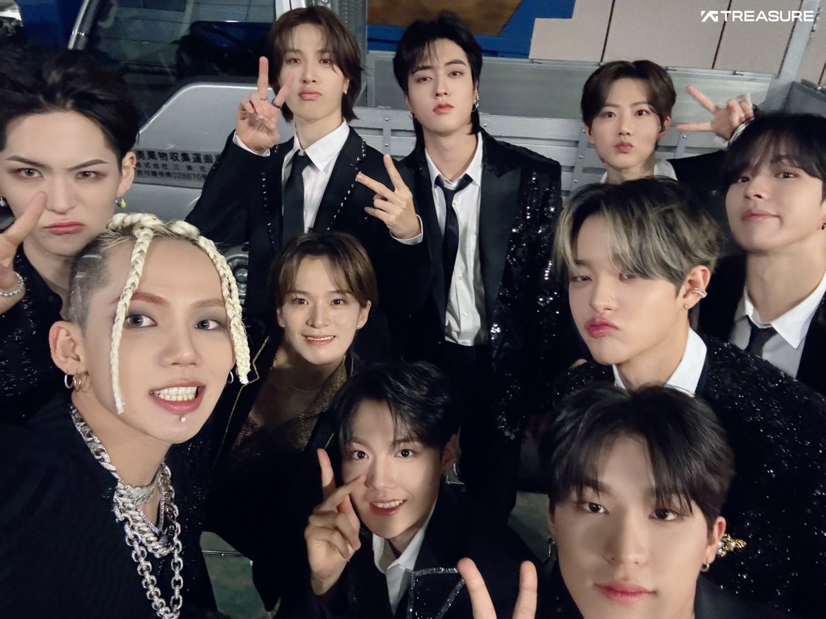 ygtreasuremaker's tweet photo. [#HI_TREASUREMAKER💎📸]

2023 MAMA AWARDS
Galaxy Neo Flip Artist 🏆
감사합니다❣️

함께 즐기는 트레저와 트메
우리 모두가 G.O.A.T 💎

#TREASURE #트레저 
🗓#231128 #2023MAMA  
#MAMAAWARDS #Galaxy_Neo_Flip_Artist https://t.co/R7nFvAwFnA