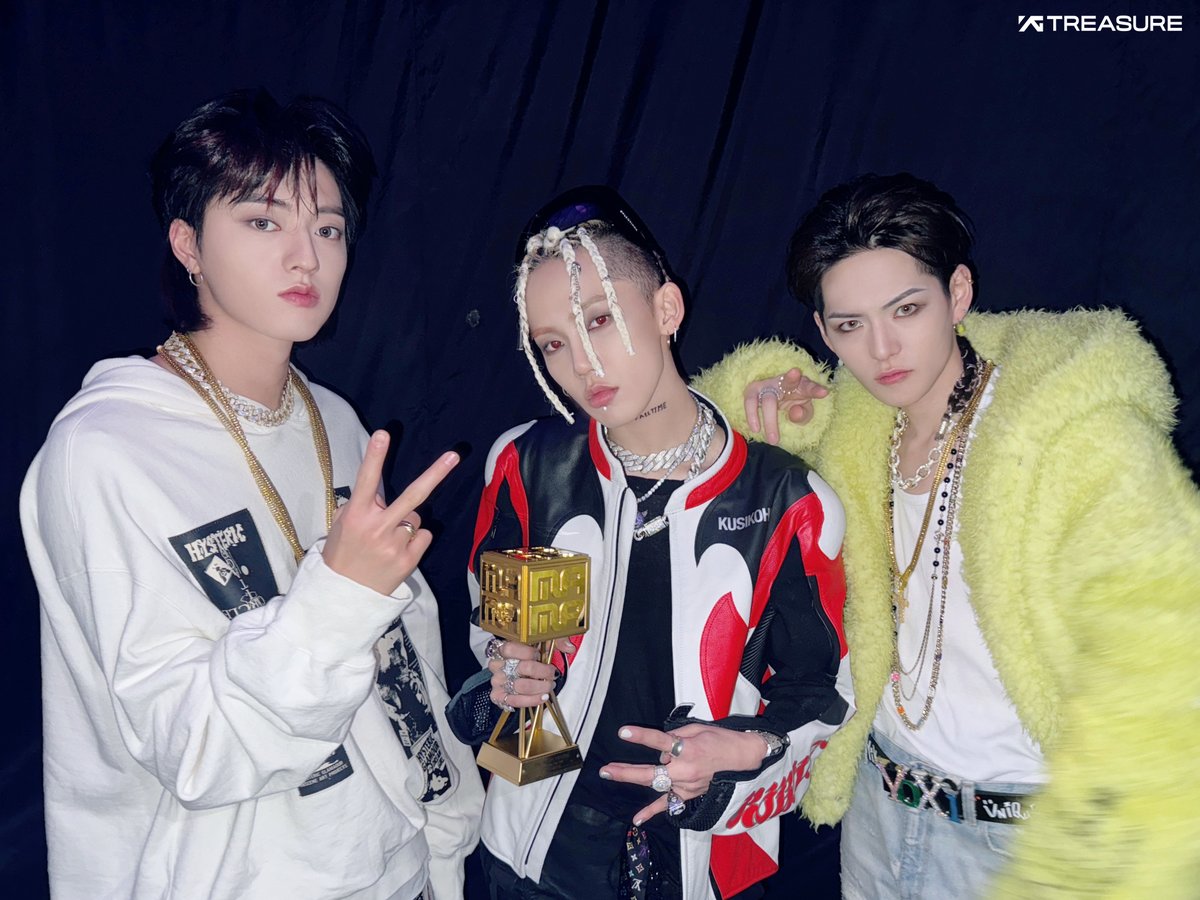 [#HI_TREASUREMAKER💎📸]

2023 MAMA AWARDS
Galaxy Neo Flip Artist 🏆
감사합니다❣️

함께 즐기는 트레저와 트메
우리 모두가 G.O.A.T 💎

#TREASURE #트레저 
🗓#231128 #2023MAMA  
#MAMAAWARDS #Galaxy_Neo_Flip_Artist