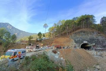 Avinash200028's tweet photo. #UttarkashiRescue

Section of #SilkyaraTunnelCollapse part of Chardham route collapsed in which trapped 41 workers

From #Australia #ArnoldDix  called for operation

Individual heroism of Rat hole mining 
helped rescue them after 17 days 

Drilling  12m stretch of debris helped https://t.co/gNBhYHqLsi