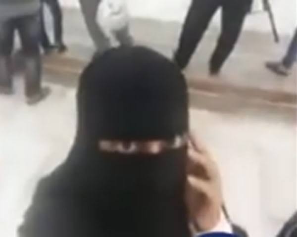 انا كلبه منقبه عاوزة اقابل ملكه حقيقى من القاهره