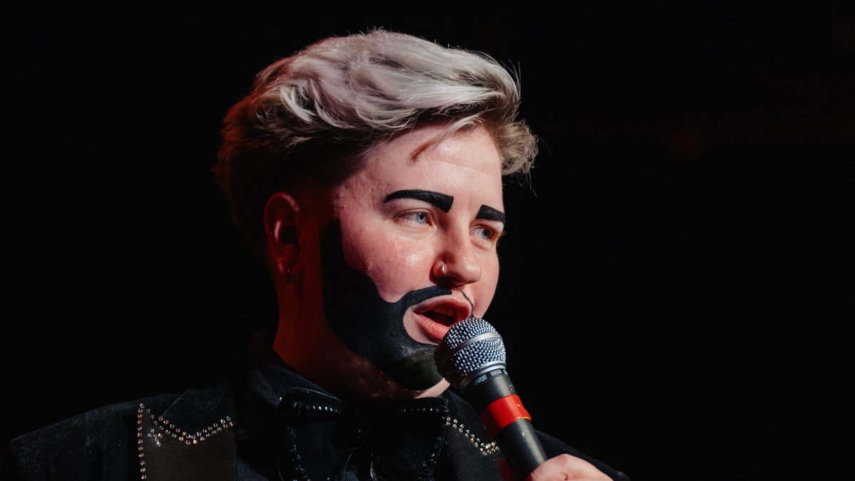 Molly Stewart tweet media