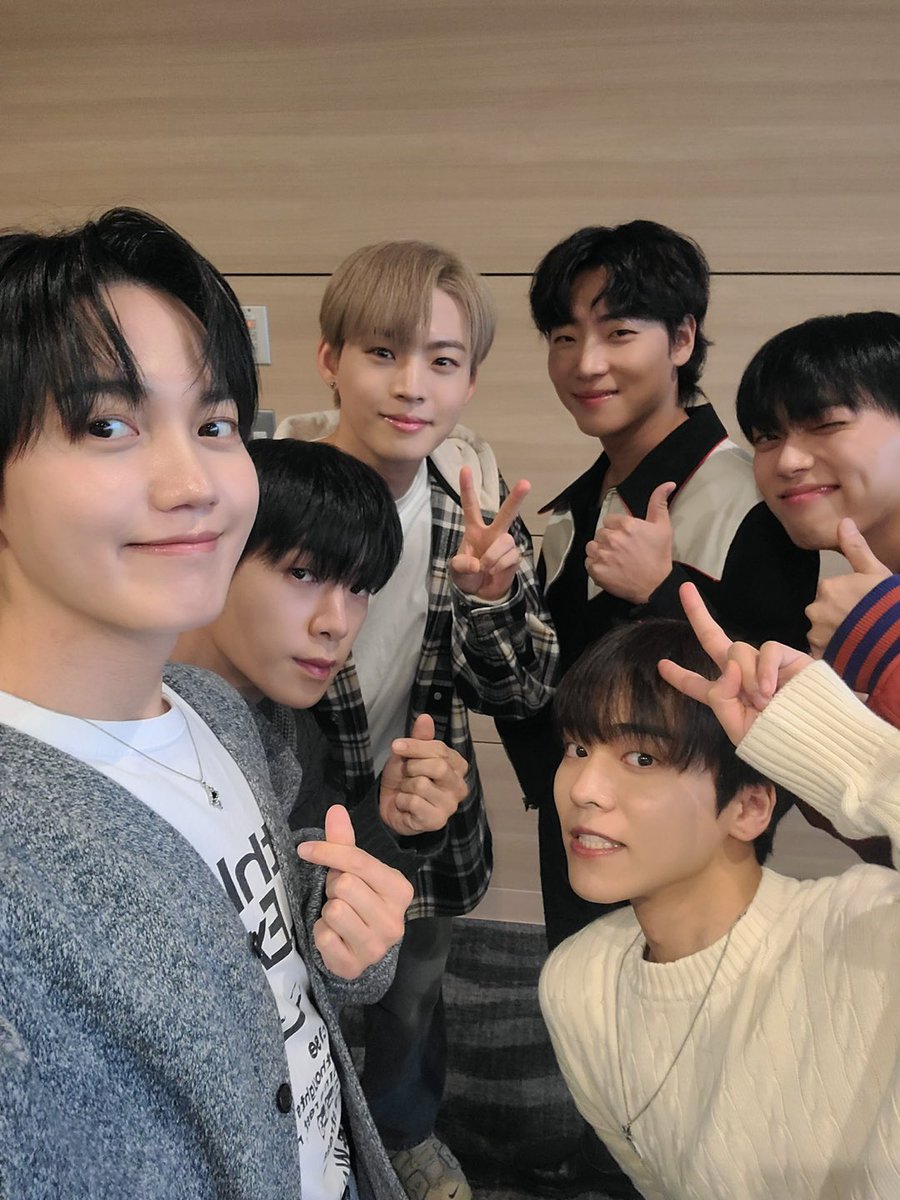 ONFoffcl_JP's tweet photo. [📸] 23.11.28 ONF 7th Mini Album『Love Effect』リリース記念イベント

今日も沢山の愛をくれたFUSEの皆さん、ありがとうございました☺️💞
明日も一緒に幸せな時間を作りましょう🫶

#ONF #オンエンオフ #온앤오프
#LOVE_EFFECT https://t.co/a7oPB2H37g