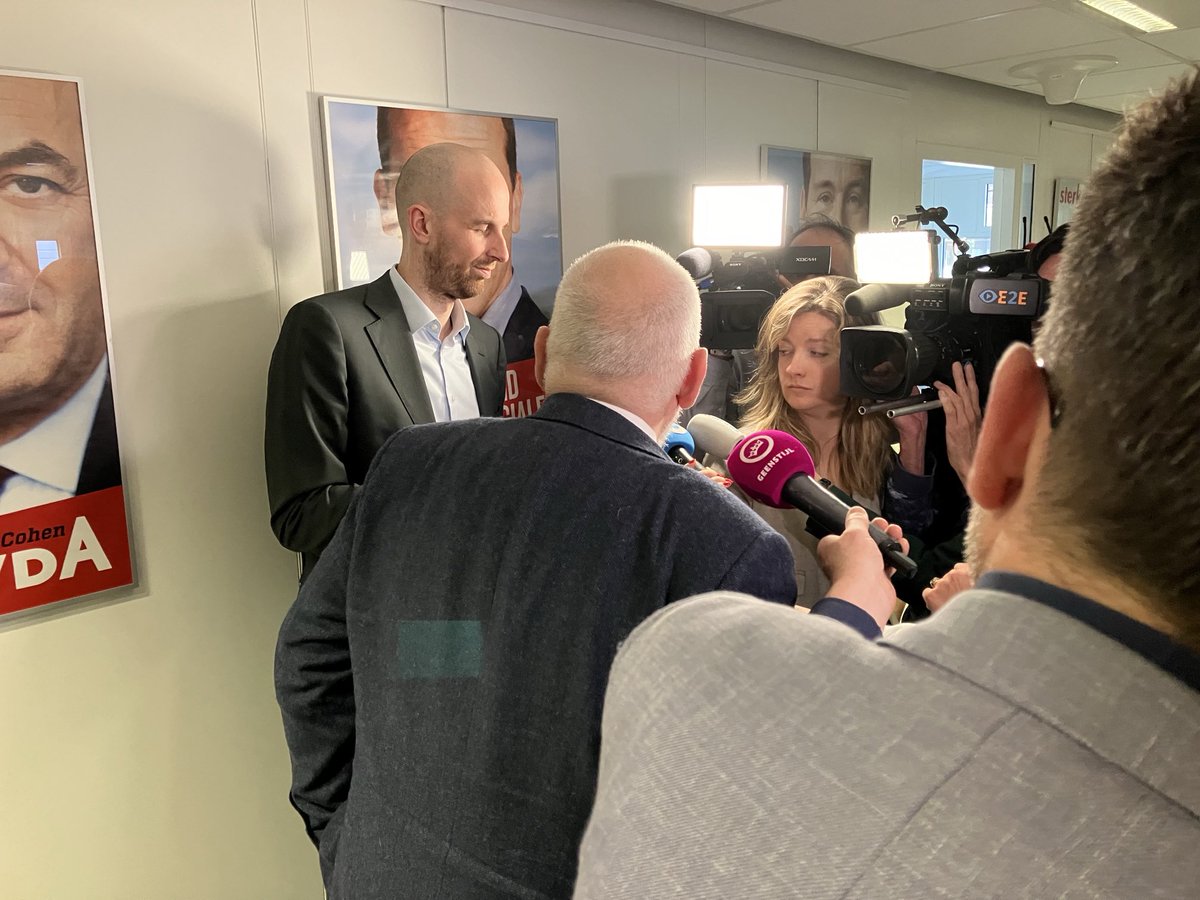 pdekoning's tweet photo. De columns van ⁦@RPlasterk⁩? ‘Die lees ik nooit’, zegt ⁦@F__Timmermans⁩ https://t.co/tROck76Lq4