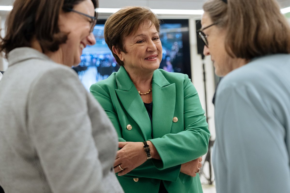 imfcapdev's tweet photo. This week, we welcome our long-term experts working in the field to build state capacity on monetary and financial sector issues. They were greeted by IMF Managing Director @KGeorgieva and Financial Counsellor @TobiasAdrian1. https://t.co/EPzTqS3Y43