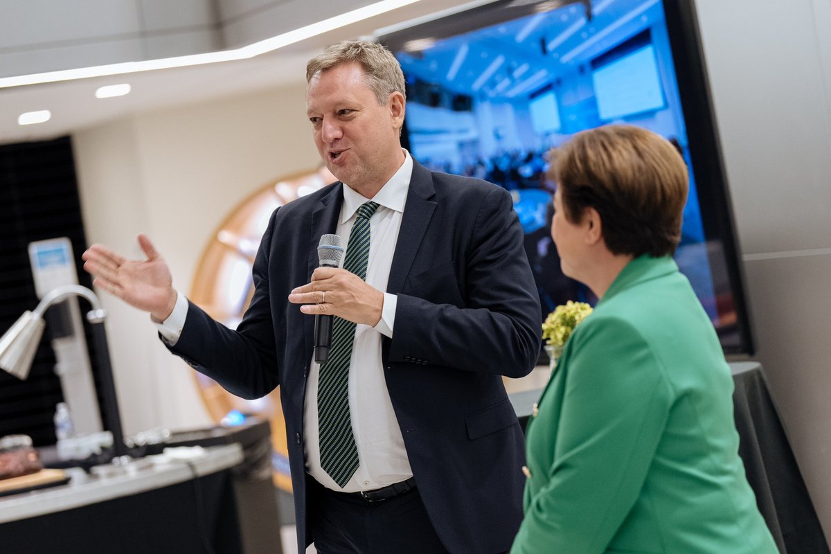 imfcapdev's tweet photo. This week, we welcome our long-term experts working in the field to build state capacity on monetary and financial sector issues. They were greeted by IMF Managing Director @KGeorgieva and Financial Counsellor @TobiasAdrian1. https://t.co/EPzTqS3Y43