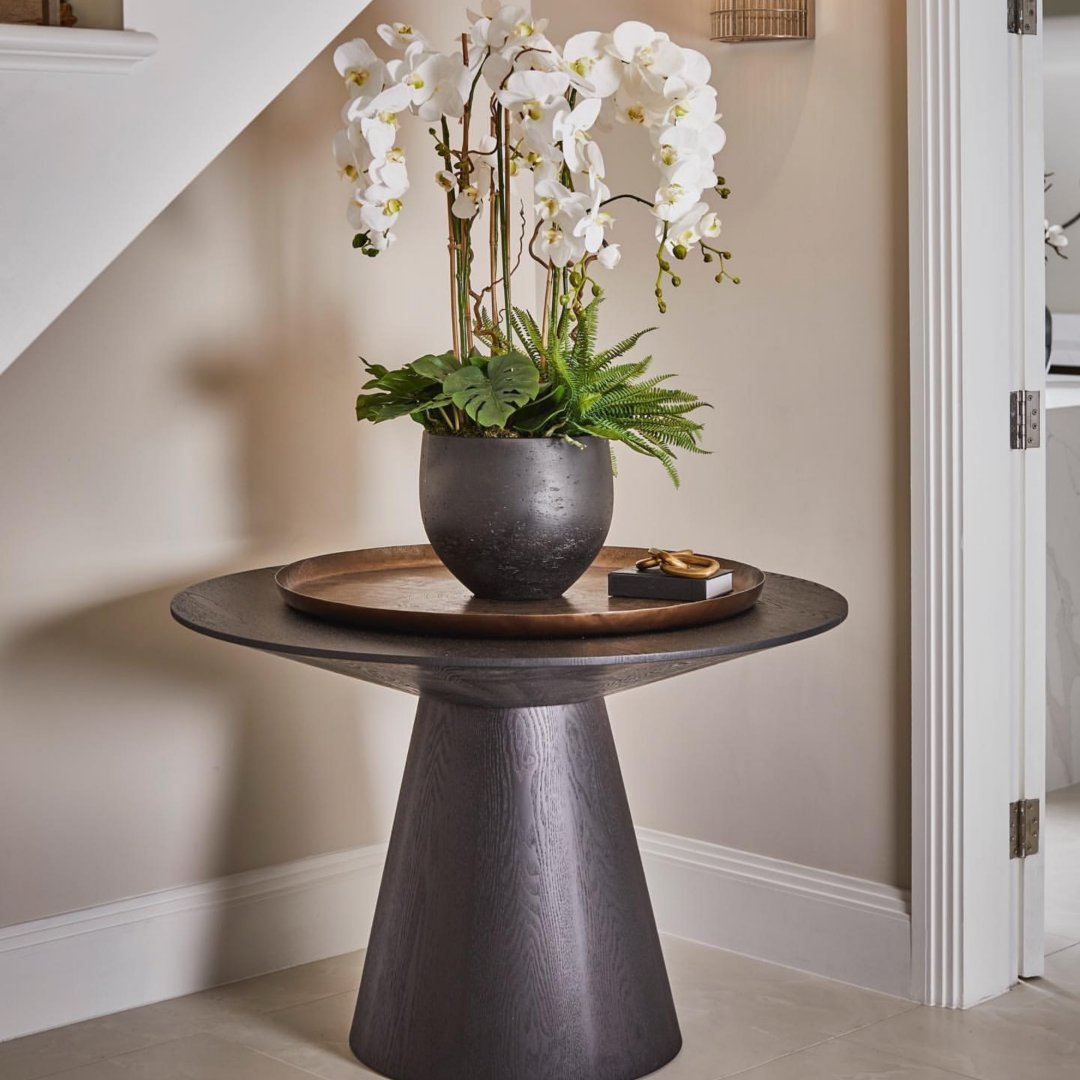 We love our Lotus Table🌸 – where elegance meets functionality! 🍽️

It's the perfect piece for small dining spaces, this table blossoms with style and saves space effortlessly😊

basefurnishings.co.uk/furniture/dini…

#HomeDecor #Furniture #B2BFurniture #Landlords