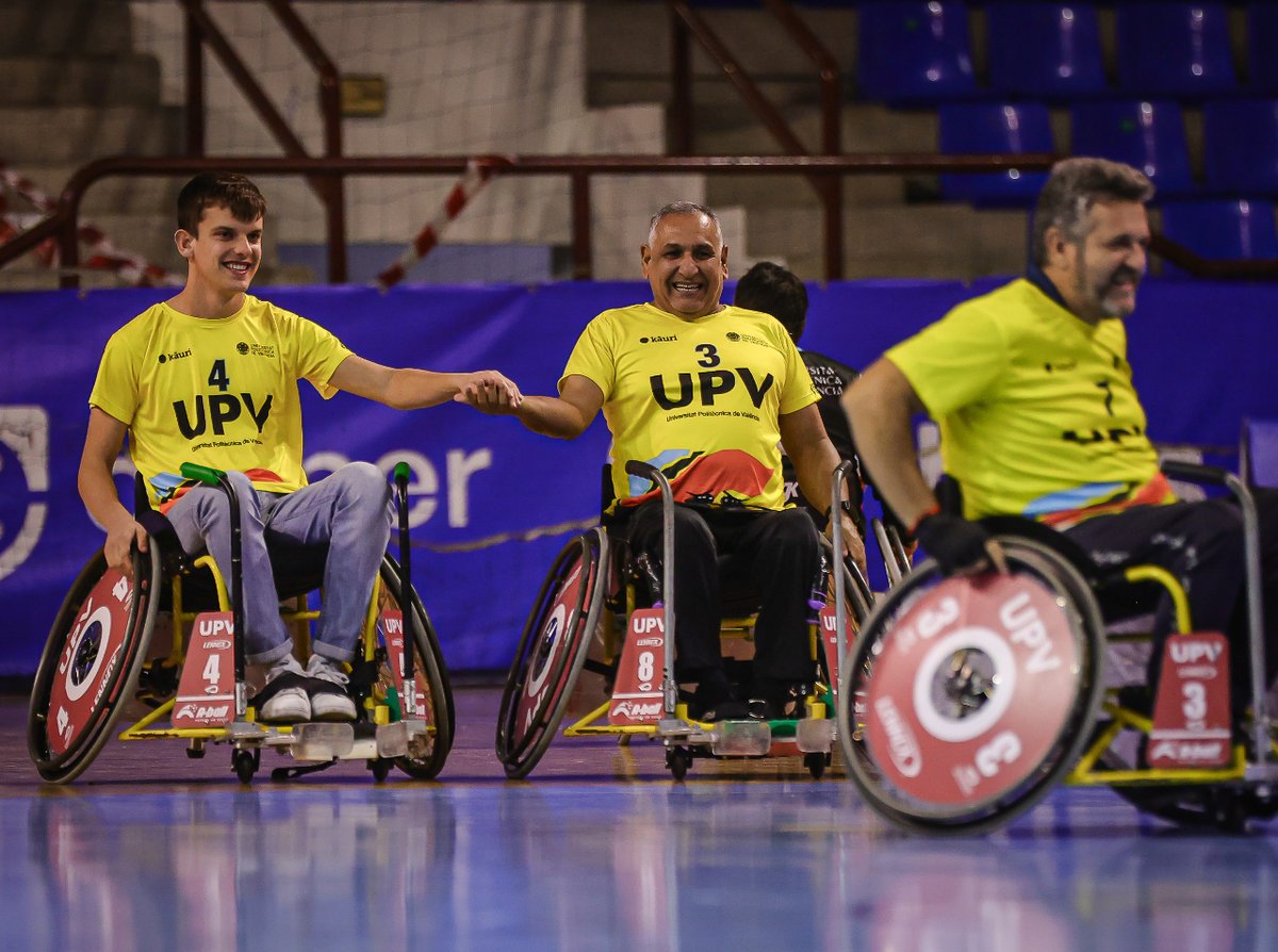 En el descanso, disfrutamos de una exhibición 🔝 de <a href="/FutbolEnSilla/">A-ball, Fútbol en silla</a> ⚽.

Gracias por la visita <a href="/UPVdeportes/">Área de Deportes UPV</a> 👏

➕ sobre A-Ball  

📲 a-ballsport.com

#Açòjacrema 🔥