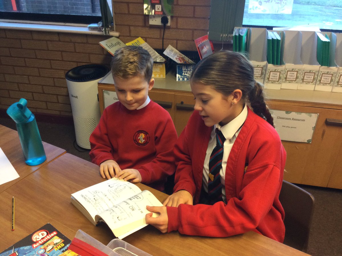 StrettonStMatts's tweet photo. Year 3 loved reading with their Year 6 reading buddies this morning! 📚 #SSMYear3 #SSMYear6 #SSMReading https://t.co/46RTdHPg6V