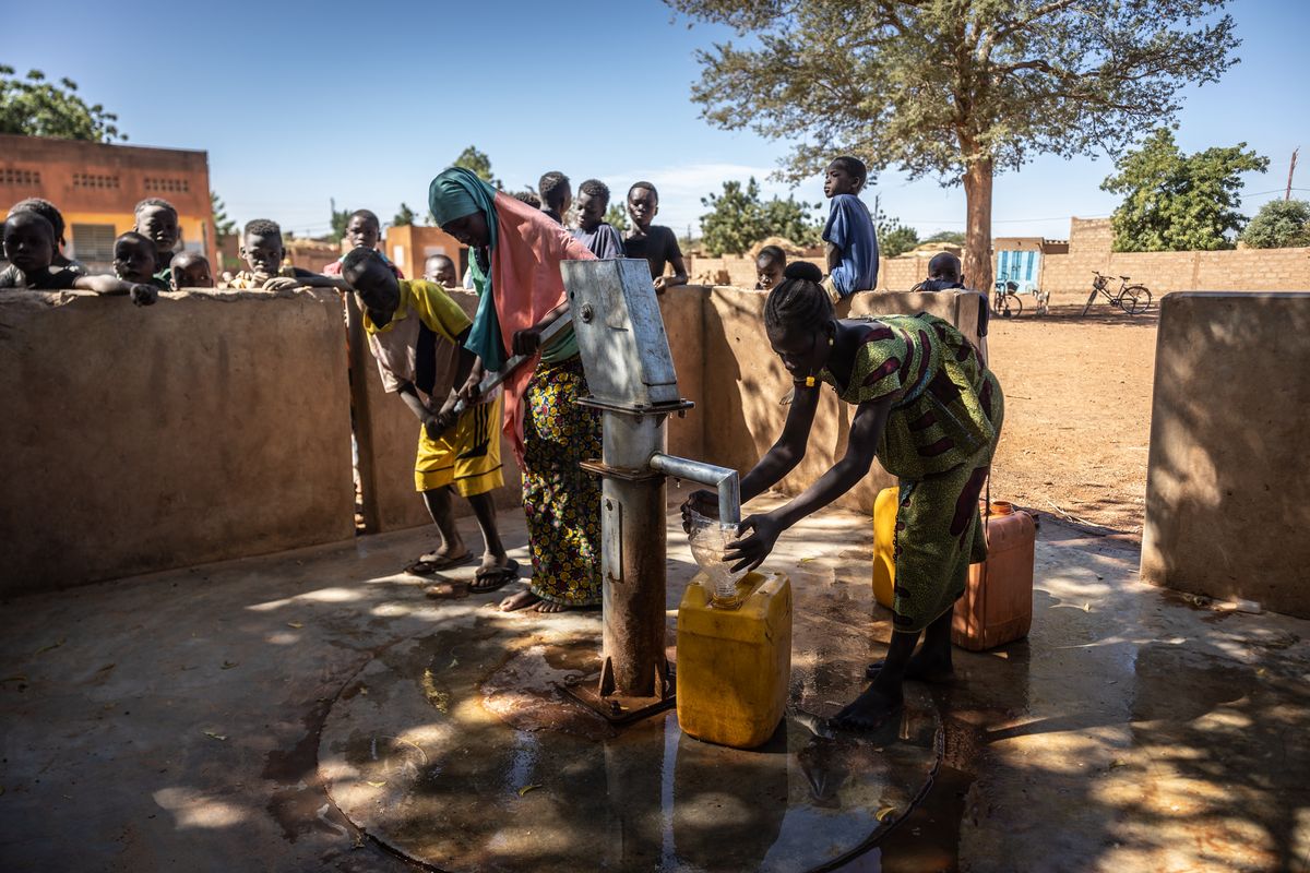 🔊 Après 2 ans d’accompagnement dans le consortium du projet Nex'Eau, en partenariat avec @Solidarites_Int & le @Gret_ONG, le Groupe URD met à disposition des ressources pour des réponses plus intégrées & durables à la crise #humanitaire au Burkina Faso 👉 ow.ly/4RaY50QbWzZ