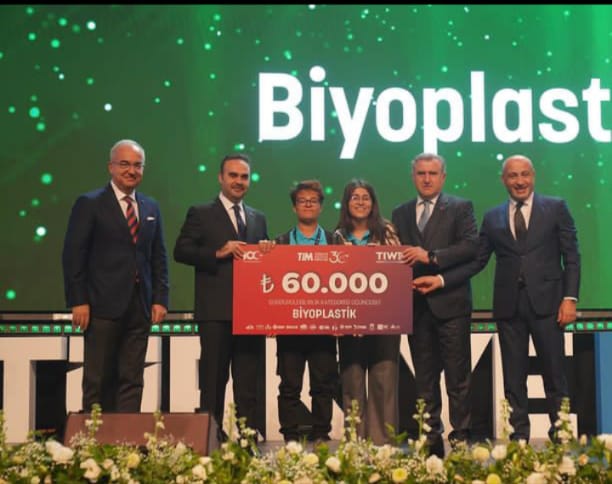 hrumedya's tweet photo. “Türkiye Innovation Week” kapsamında bu yıl 10. su düzenlenen ‘İnovaTim İnovasyon’ yarışmasına, Üniversitemiz damgasını vurdu.

Fen-Edebiyat Fakültesi öğrencilerimiz yarışmaya katılan 86 farklı üniversiteden 686 takım arasında üçüncü oldular.

Ayrıntılar: https://t.co/mIIWokE1HV https://t.co/lHt0gAp38V